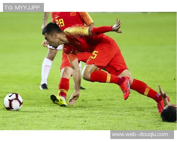 中国与塔吉克斯坦足球赛精彩比分揭晓引发球迷热议 中国与塔吉克斯坦足球赛精彩比分揭晓引发球迷热议