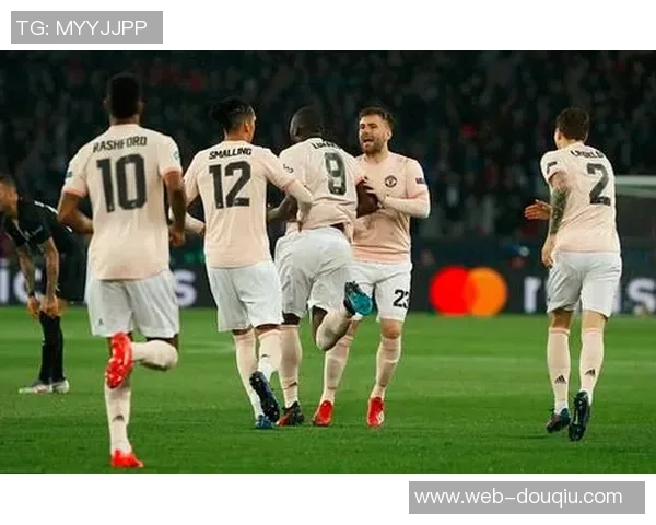 大巴黎与曼联首发阵容对比分析谁能在欧冠赛场占据优势