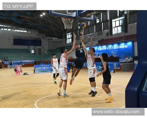 广东与湖北的篮球对决谁能称霸球场成为真正的球王 广东与湖北的篮球对决谁能称霸球场成为真正的球王